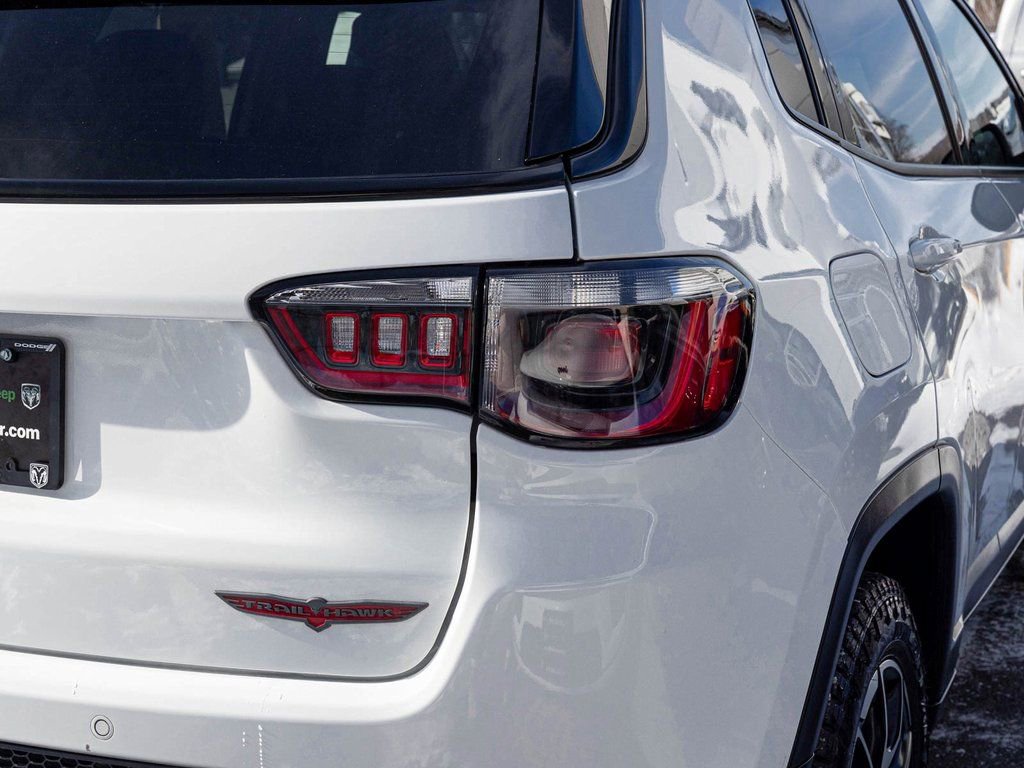 Used 2025 Jeep Compass Trailhawk image 37