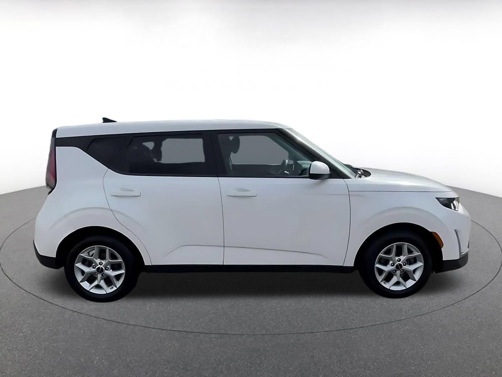 Used 2025 Kia Soul LX w/ LX Technology Package FWD image 15