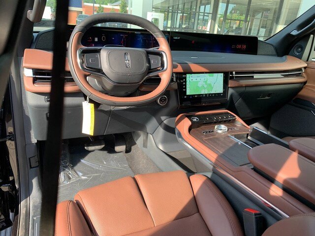 New 2026 Lincoln Navigator L Reserve AWD/4WD image 25