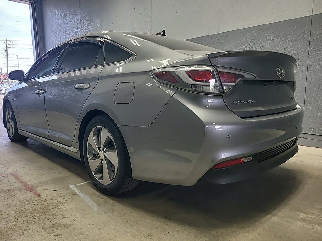 Used 2017 Hyundai Sonata Limited w/ Ultimate Package 02 FWD image 4