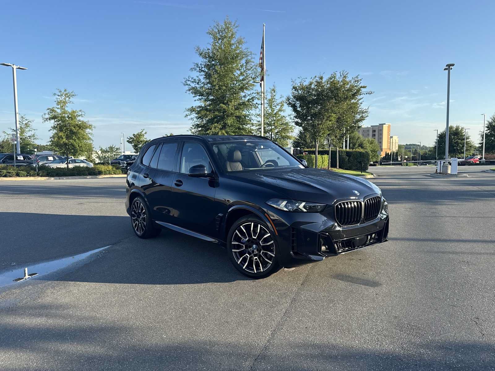 Used 2025 BMW X5 xDrive50e w/ M Sport Package AWD/4WD image 2