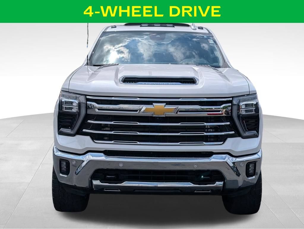 Used 2024 Chevrolet Silverado 2500 LTZ w/ LTZ Convenience Package AWD/4WD image 3