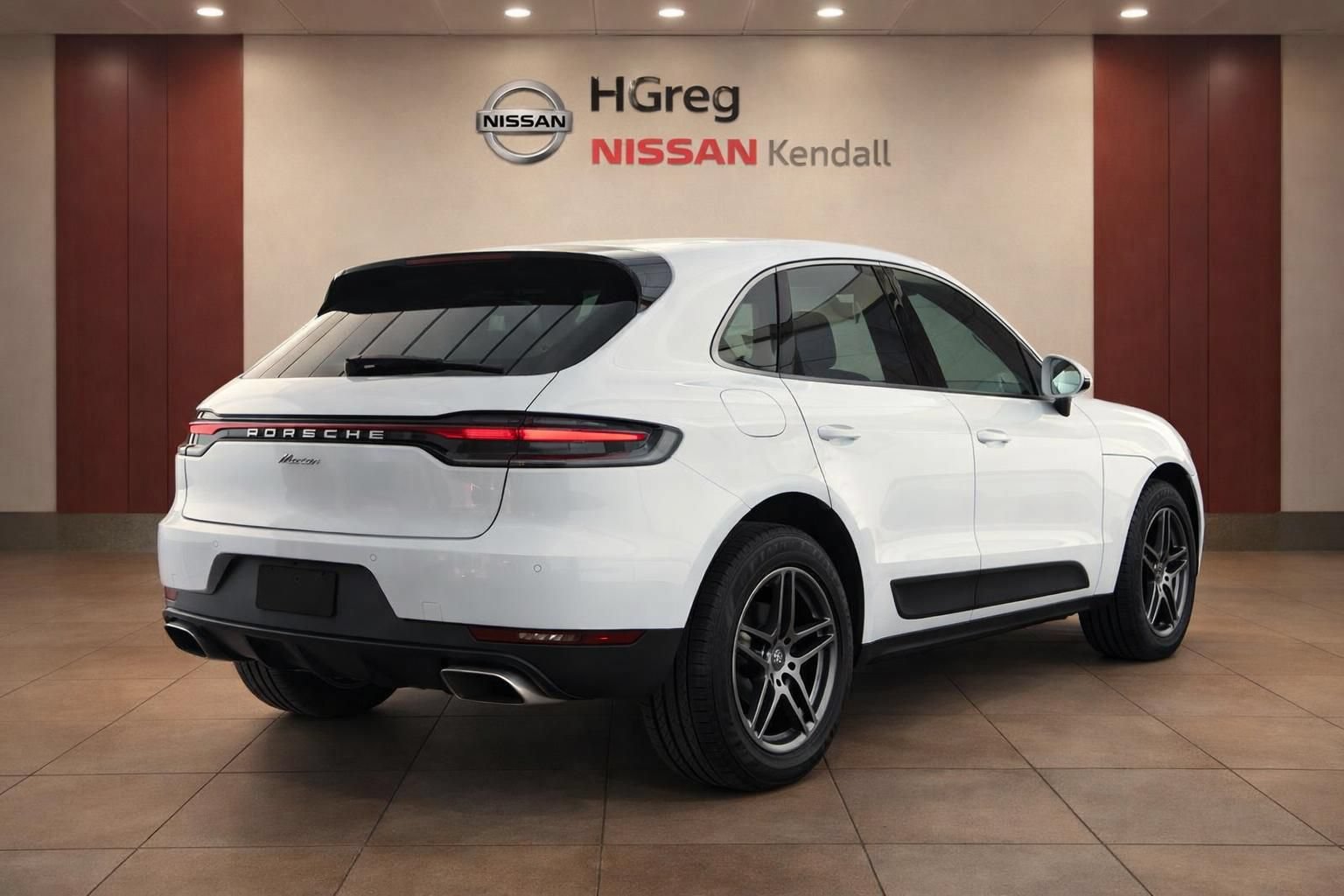 Used 2019 Porsche Macan AWD/4WD image 4