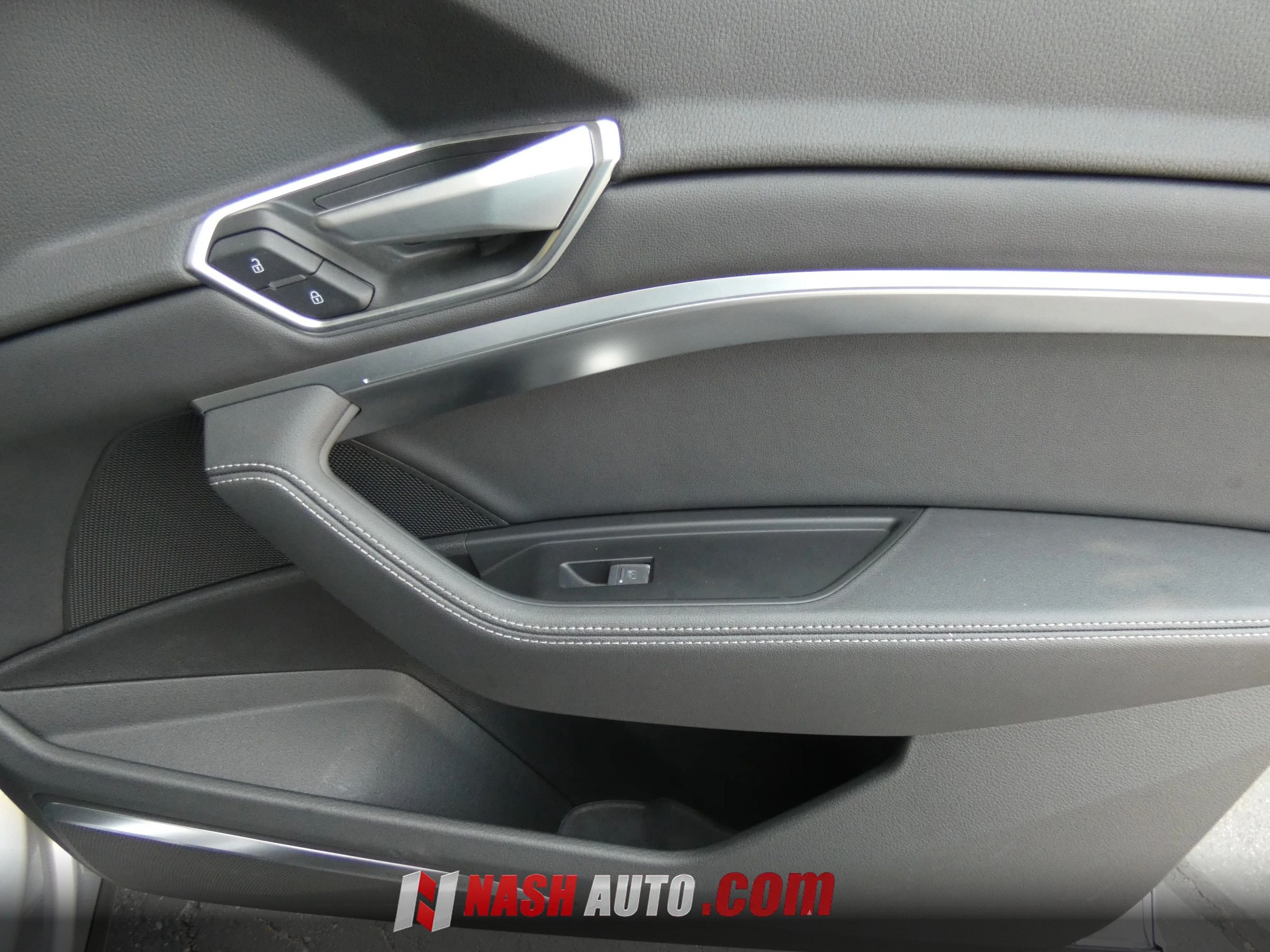 Used 2021 Audi e-tron Premium Plus AWD/4WD image 33
