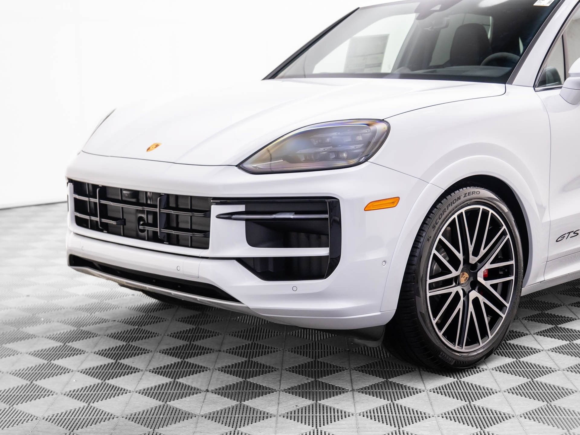 Used 2026 Porsche Cayenne GTS AWD/4WD image 37