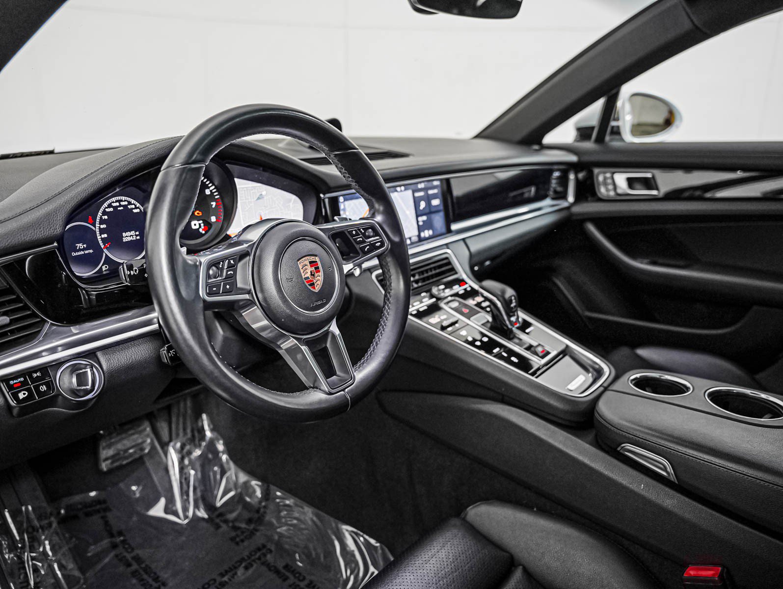 Certified 2018 Porsche Panamera RWD image 4