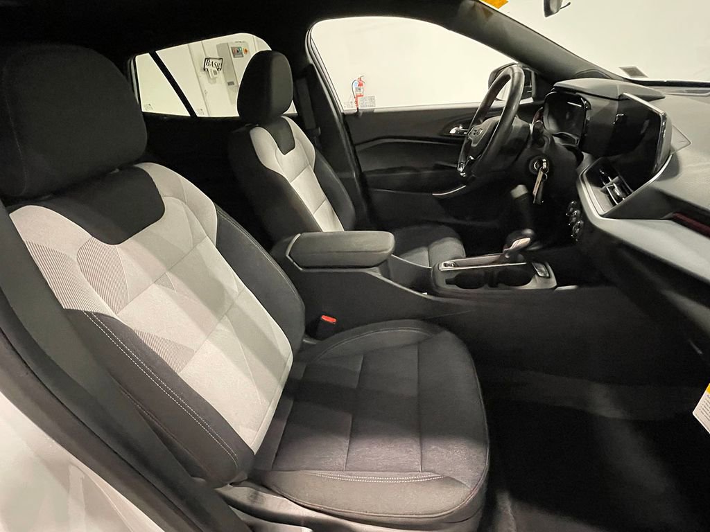 Used 2024 Chevrolet Trax RS w/ Driver Confidence Package image 24