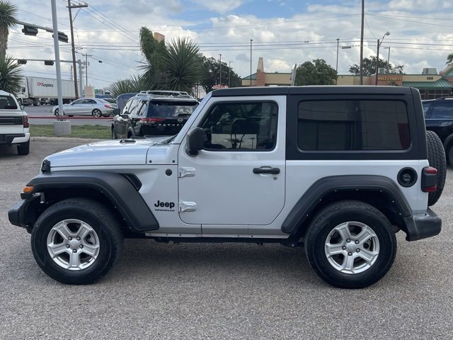 Used 2022 Jeep Wrangler Sport S image 3