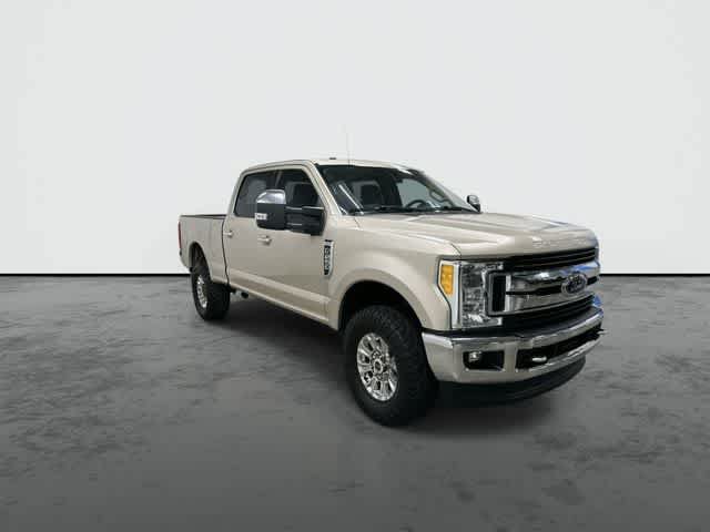 Used 2017 Ford F250 XLT w/ XLT Premium Package AWD/4WD image 5