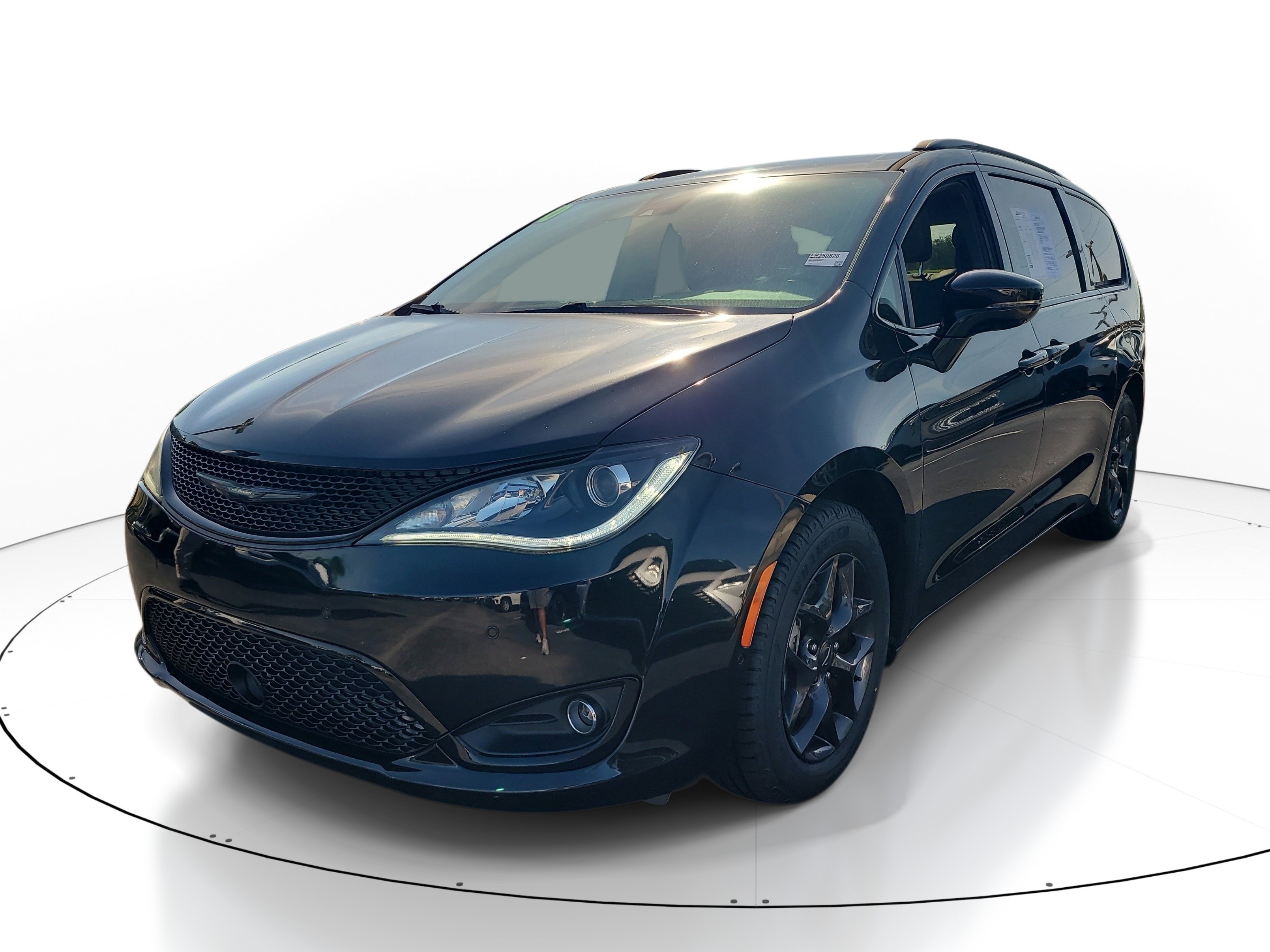 Used 2020 Chrysler Pacifica Limited w/ Advanced Safetytec Group FWD image 3