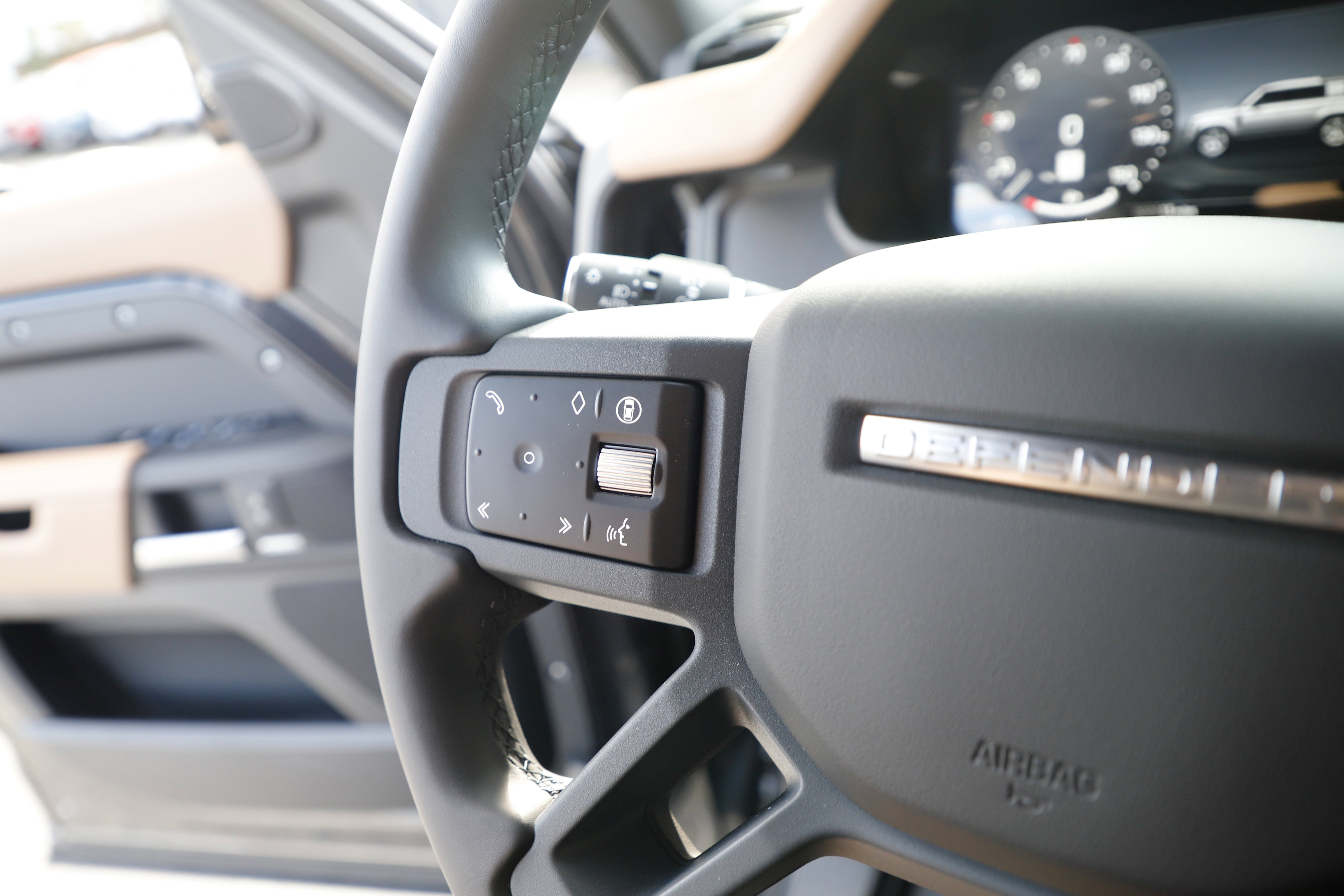 New 2026 Land Rover Defender 110 X-Dynamic SE image 22