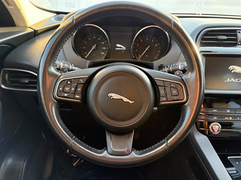 Used 2020 Jaguar F-PACE 25T image 12