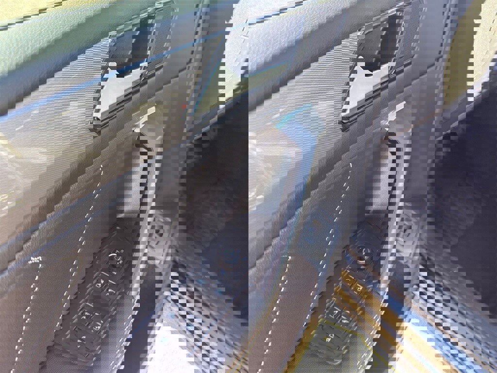 New 2024 Volkswagen Tiguan SE image 12