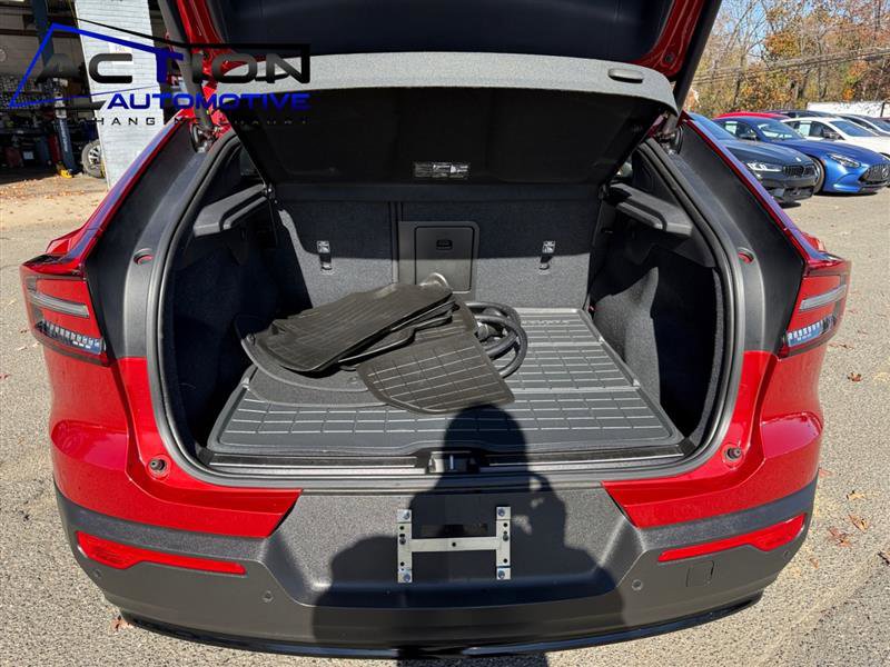 Used 2024 Volvo C40 P8 Recharge Ultimate w/ Protection Package Premier RWD image 17
