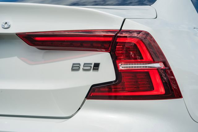 Used 2025 Volvo S60 B5 Plus image 7