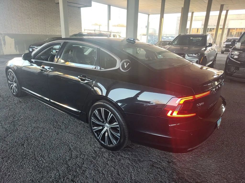 Used 2023 Volvo S90 B6 Plus image 3