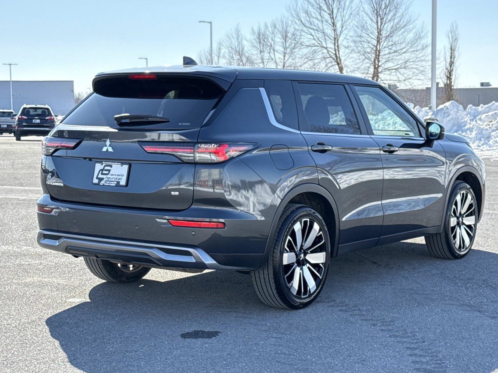 Used 2025 Mitsubishi Outlander SE image 25