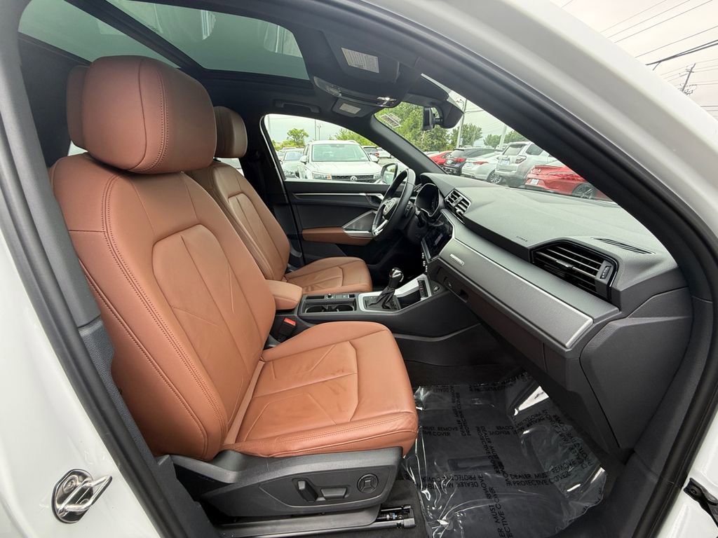 Used 2022 Audi Q3 2.0T Premium w/ Convenience Package AWD/4WD image 27