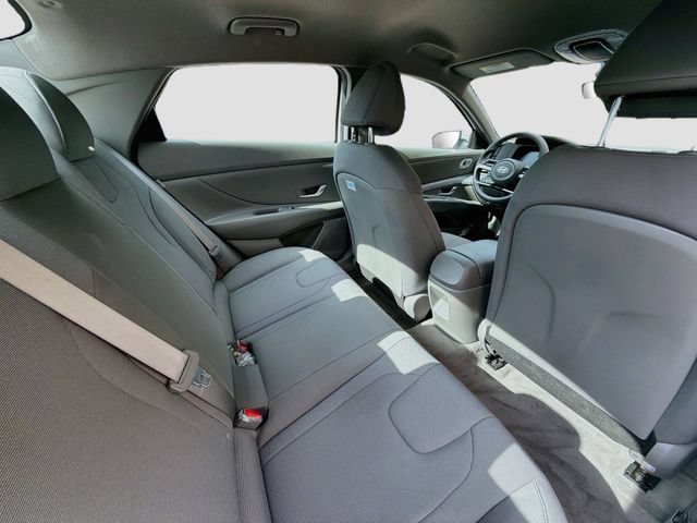 Certified 2025 Hyundai Elantra SE FWD image 25