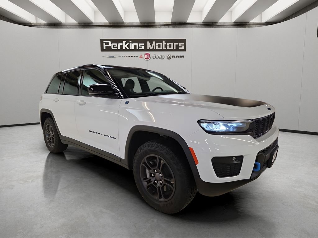 Used 2025 Jeep Grand Cherokee Trailhawk image 3
