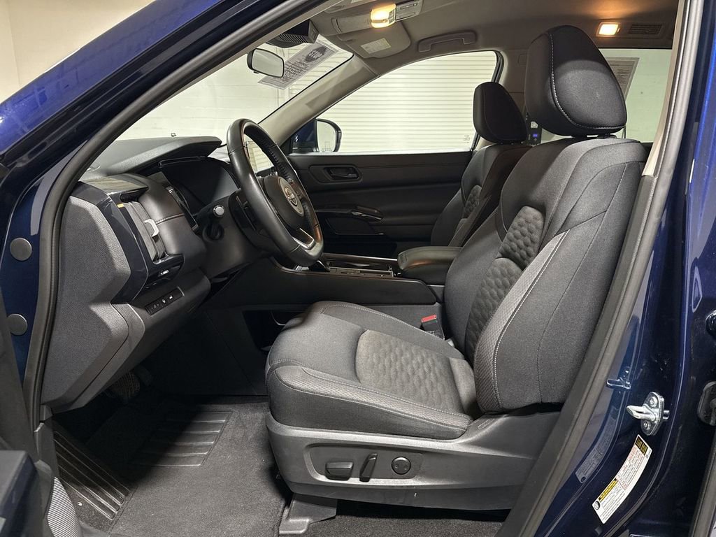 Used 2025 Nissan Pathfinder SV FWD image 19