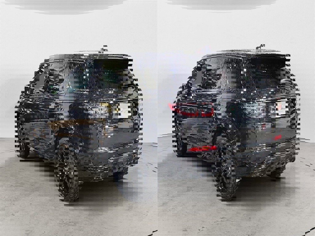 New 2025 Land Rover Discovery Sport Dynamic SE image 3