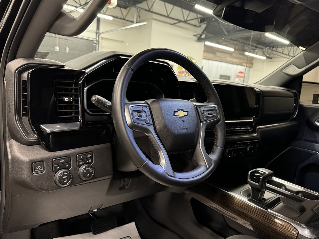 Used 2025 Chevrolet Silverado 1500 LT w/ Safety Package AWD/4WD image 23