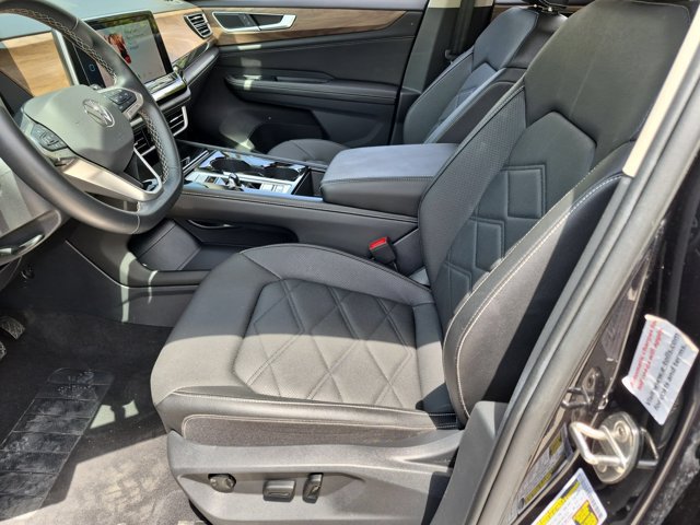 Used 2025 Volkswagen Atlas SE FWD image 24