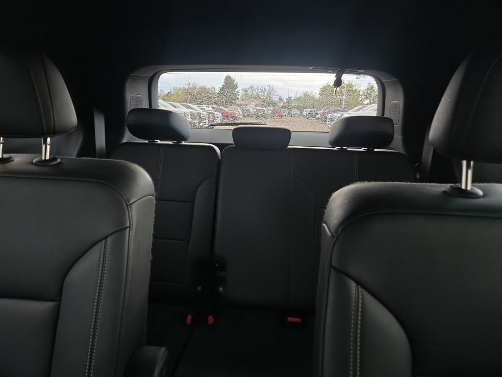 Used 2024 GMC Acadia Elevation image 17