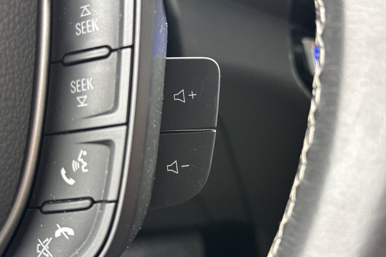 Used 2014 Chevrolet Spark LT FWD image 38