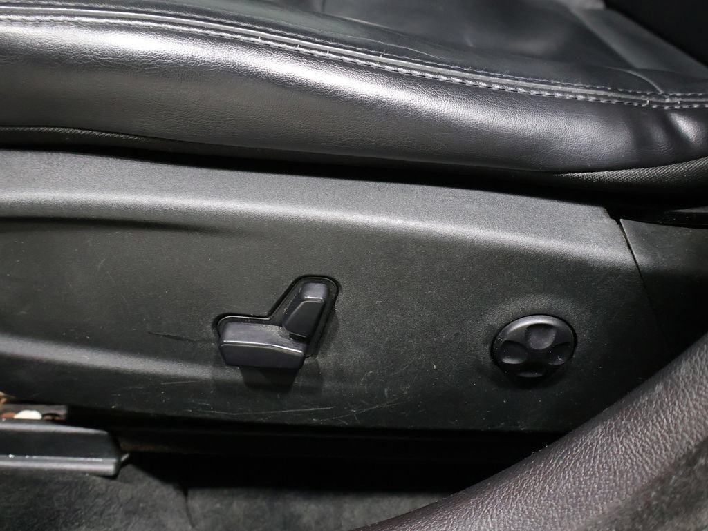 Used 2013 Chrysler 300 RWD image 22