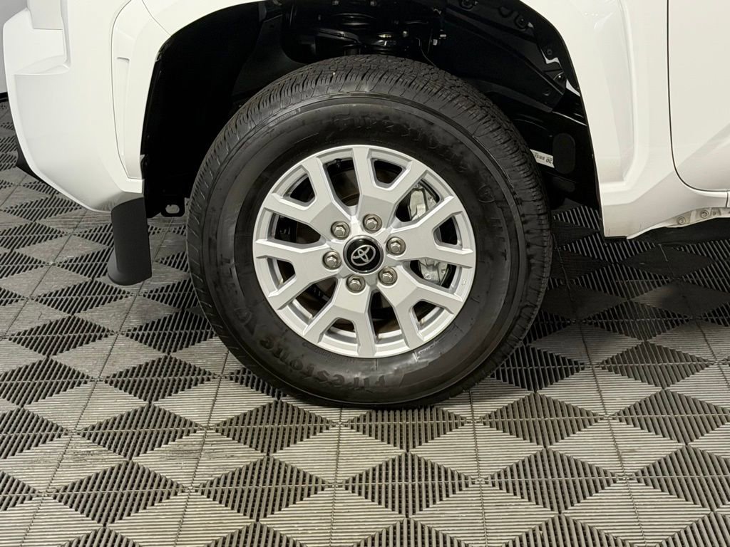 Used 2025 Toyota Tacoma SR5 AWD/4WD image 12