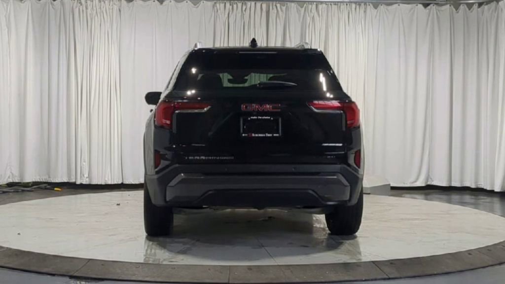 Used 2025 GMC Terrain Elevation w/ Elevation Premium Package image 9