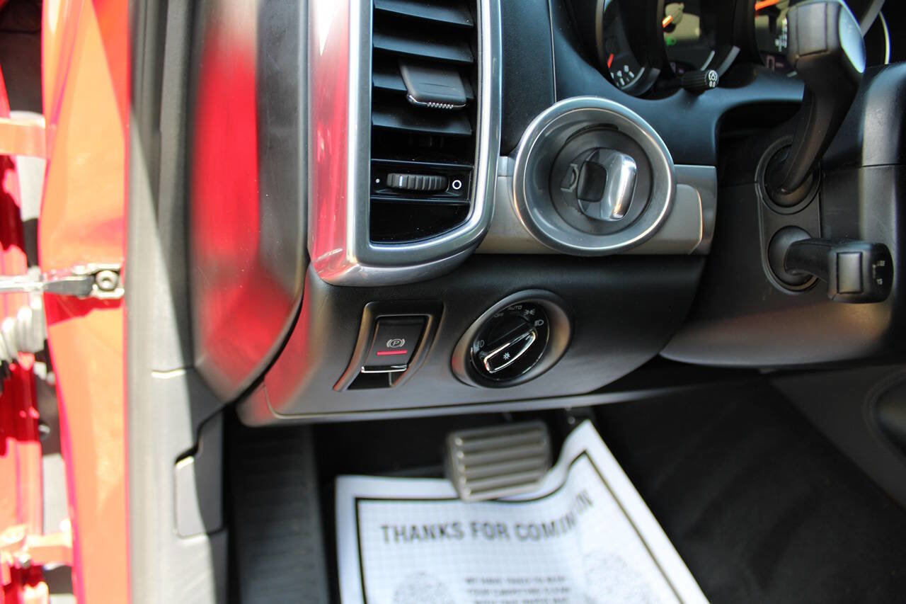 Used 2016 Porsche Cayenne GTS AWD/4WD image 32