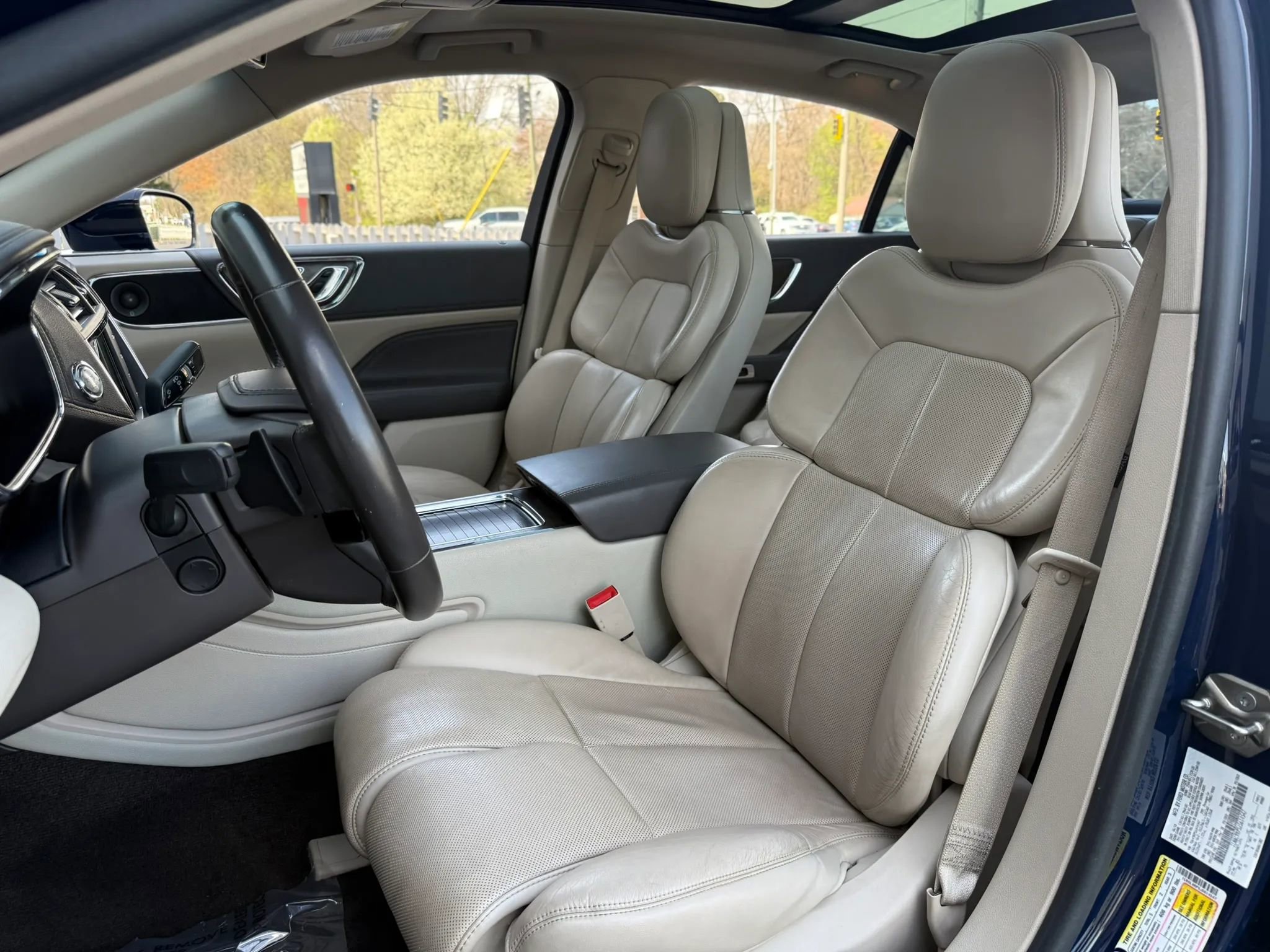 Used 2018 Lincoln Continental Reserve image 29