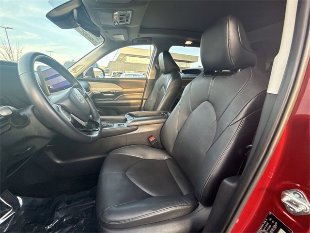 Used 2024 Toyota Grand Highlander Limited image 11
