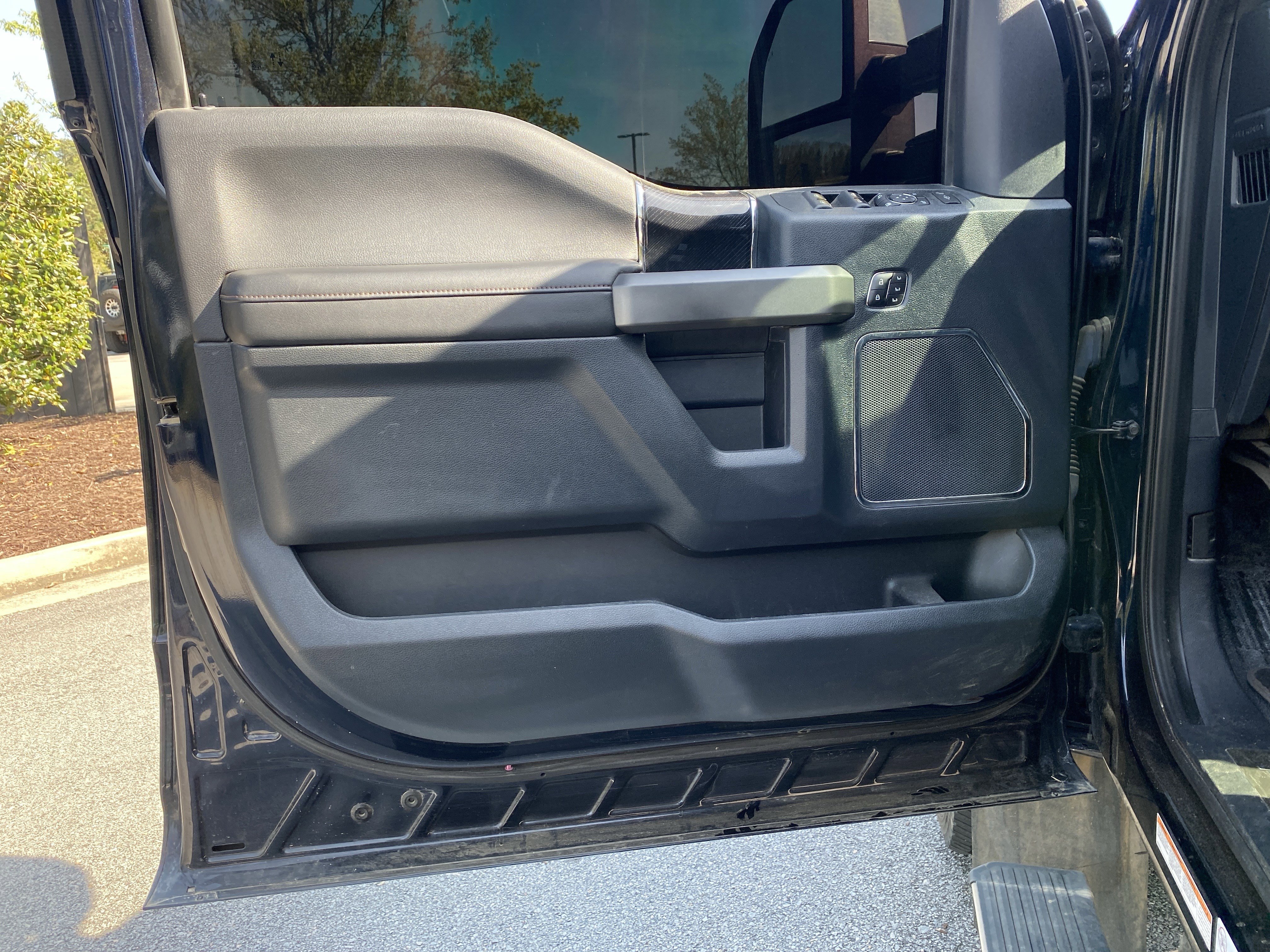 Used 2022 Ford F450 Platinum w/ FX4 Off-Road Package image 20