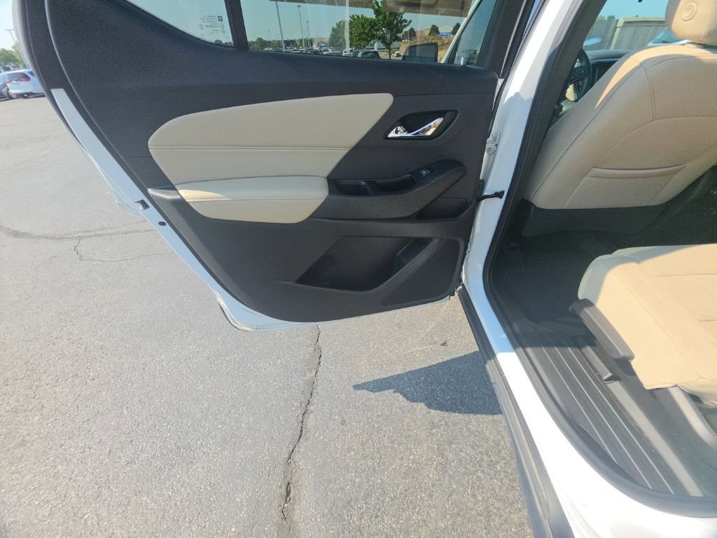 Used 2023 Chevrolet Traverse LS AWD/4WD image 24