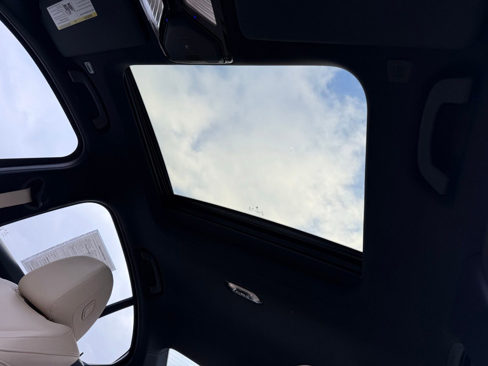 Used 2020 BMW 330i xDrive Sedan w/ Premium Package image 3