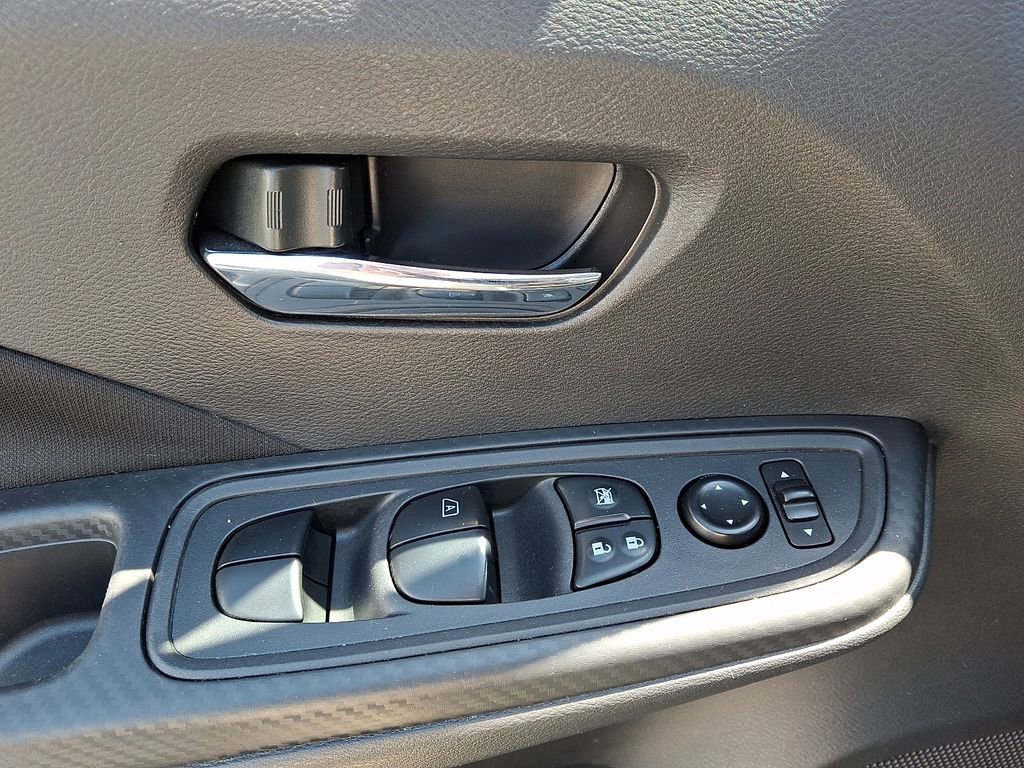 Used 2021 Nissan Versa SV FWD image 14