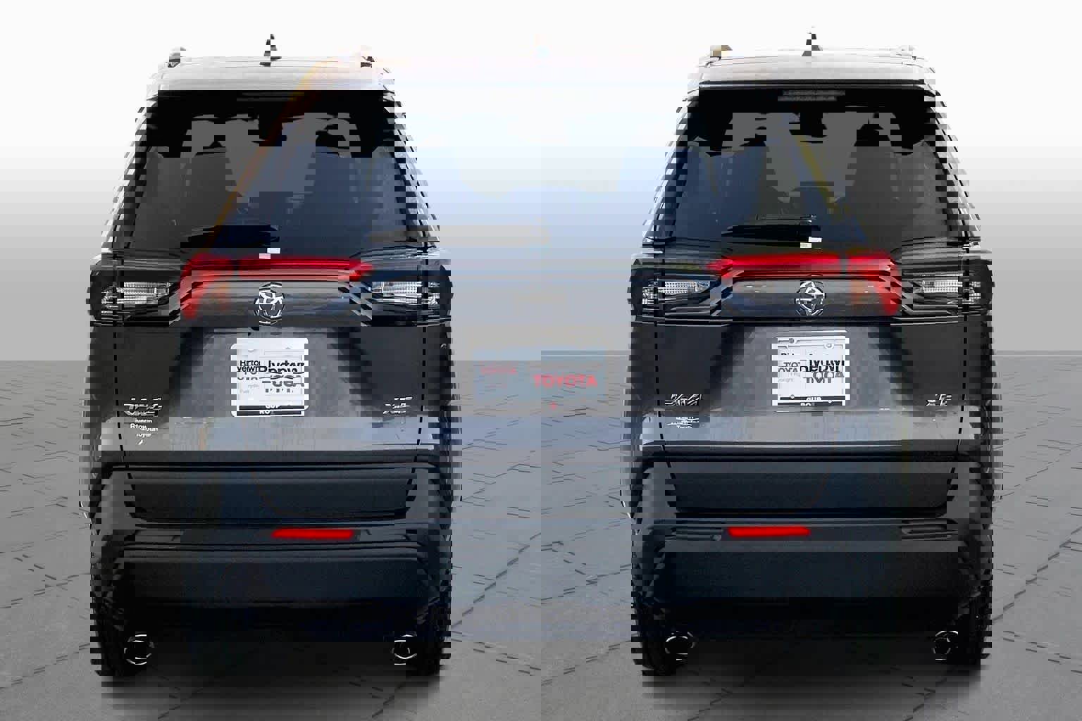 Used 2025 Toyota RAV4 XLE w/ Convenience Package image 5