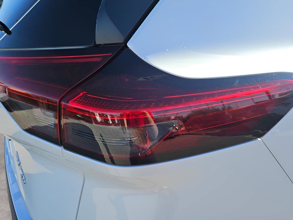 Used 2023 Nissan Rogue SV w/ SV Premium Package image 13