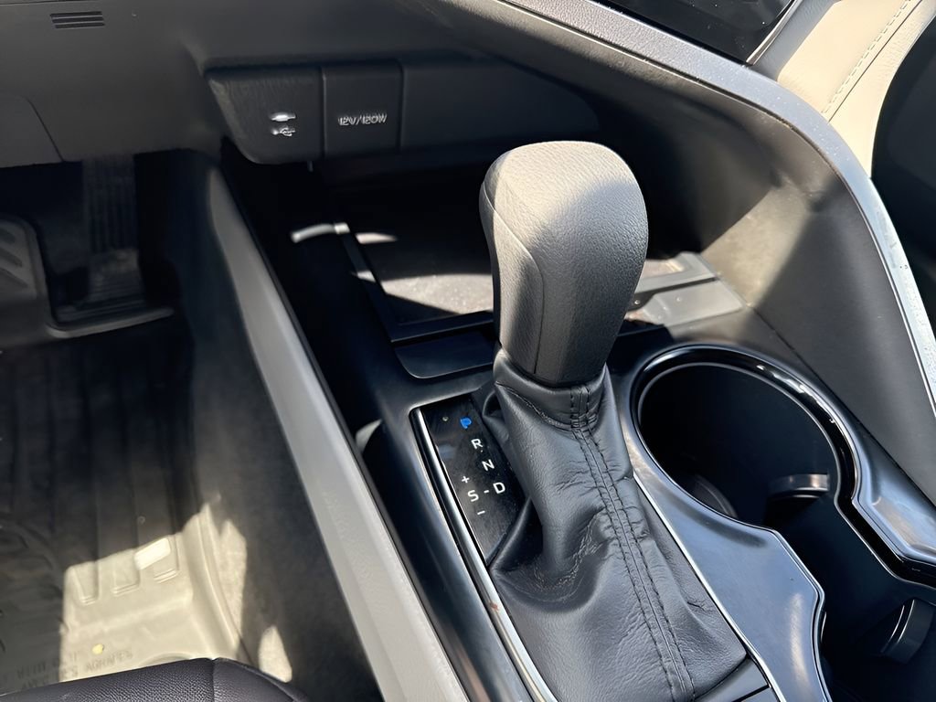 Used 2019 Toyota Camry LE FWD image 16