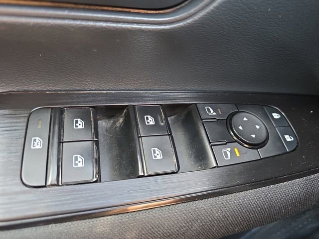 Used 2025 Nissan Kicks S image 27