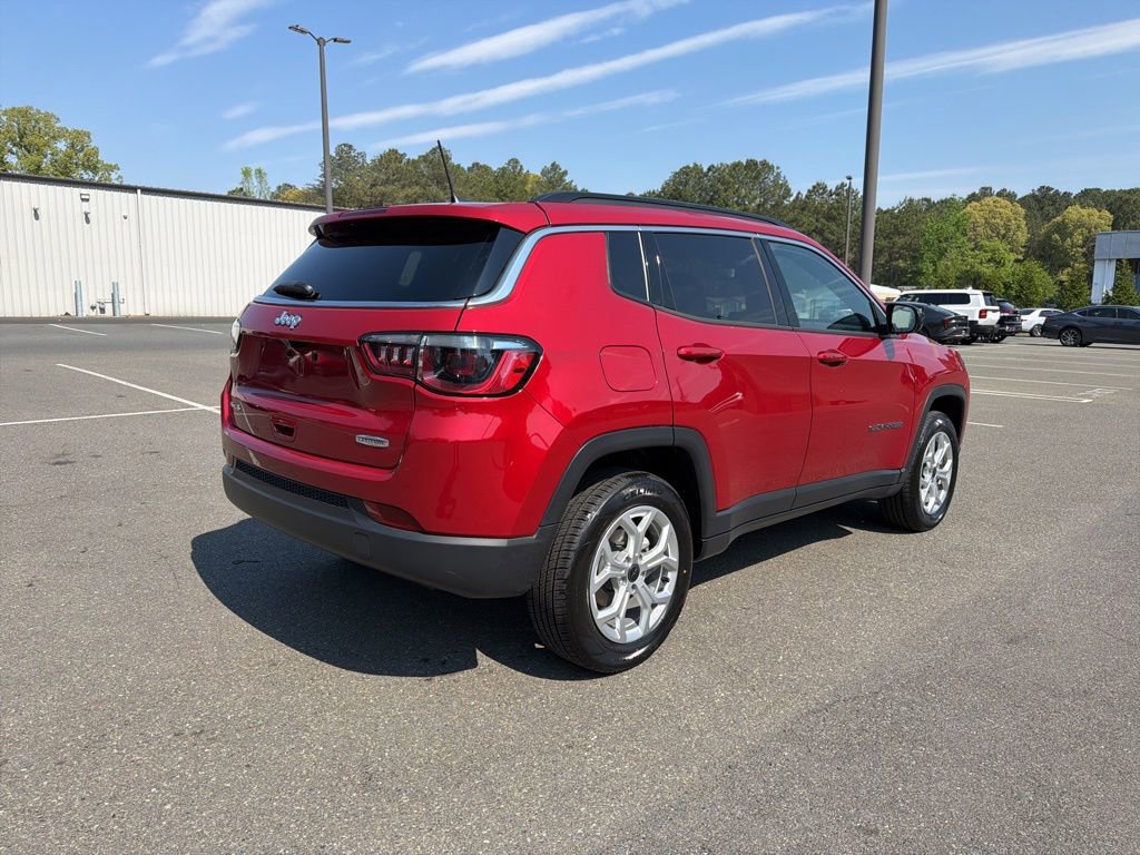 Used 2025 Jeep Compass Latitude w/ Sun & Sound Group AWD/4WD image 5