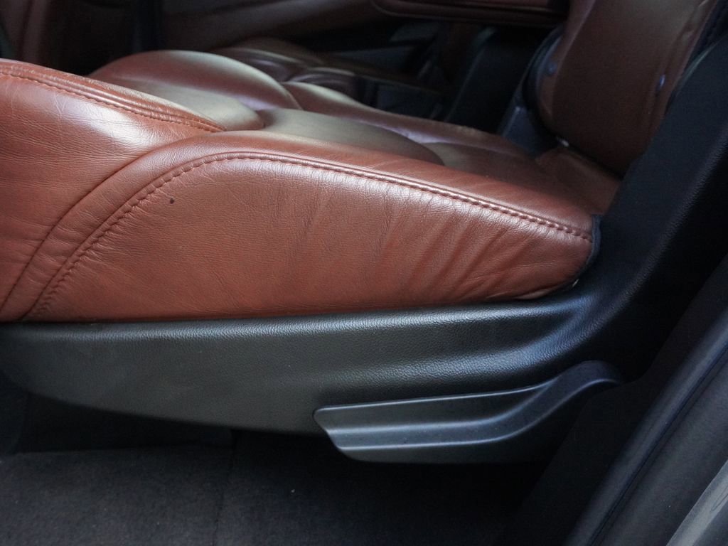 Used 2020 Cadillac Escalade Luxury w/ Escalade Sport Edition image 37