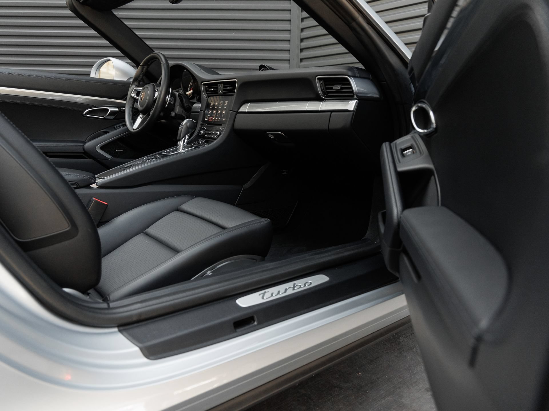 Certified 2017 Porsche 911 Turbo AWD/4WD image 34