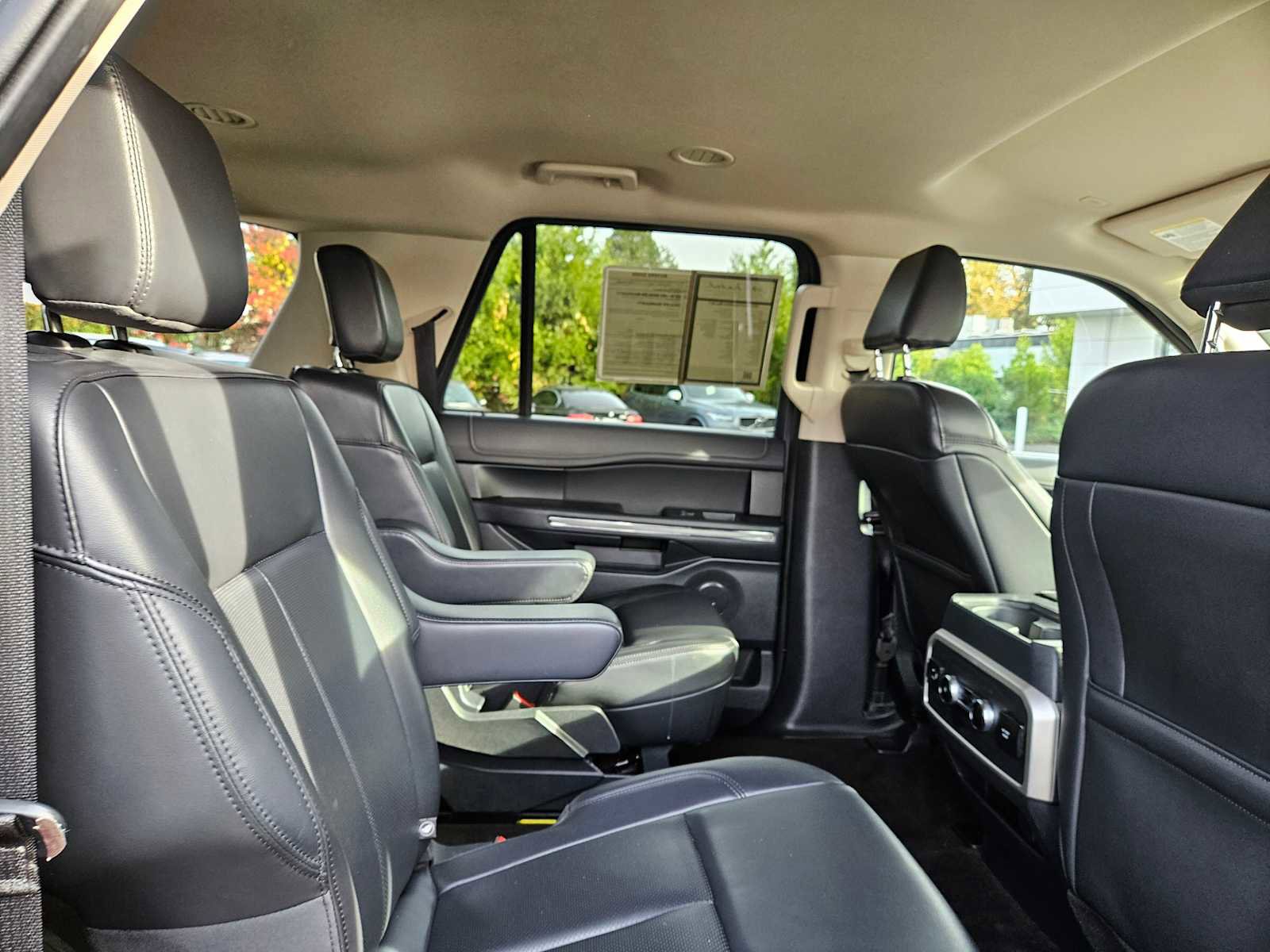 Used 2023 Ford Expedition Max XLT image 15