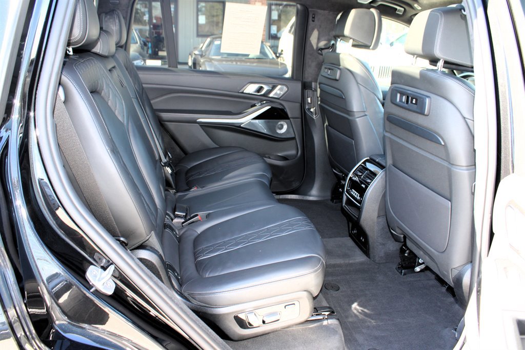 Used 2021 BMW X7 M50i w/ Dynamic Handling Package image 19