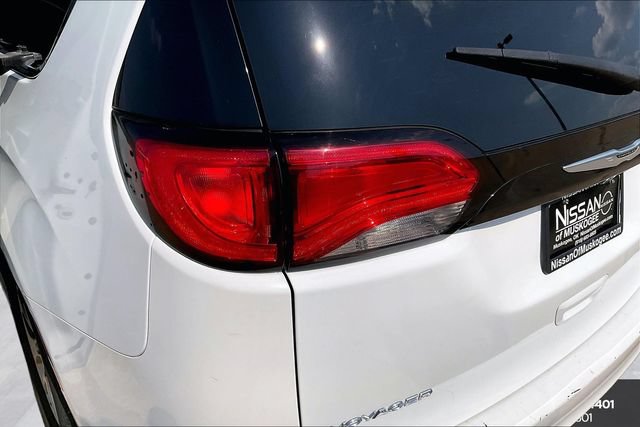 Used 2023 Chrysler Voyager LX FWD image 21